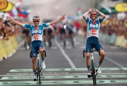 Những khung hình ấn tượng của giải đua xe đạp Tour de France 2024