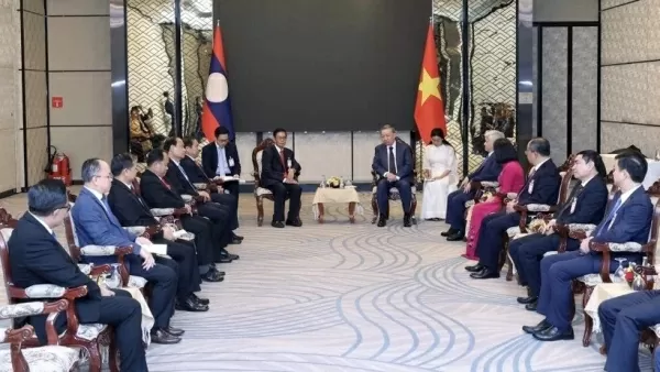 President To Lam receives Laos front leader Sinlavong Khoutphaythoune  in Vientiane