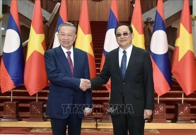 President To Lam meets Lao Prime Minister Sonexay Siphandone in Vientiane