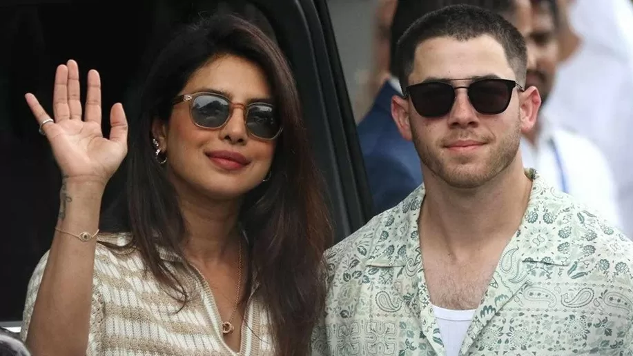 Hoa hậu thế giới Priyanka Chopra trở về quê Ấn Độ dự đám cưới con trai tỷ phú Mukesh Ambani