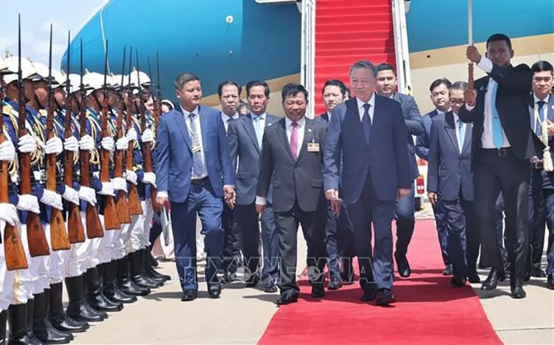 Chủ tịch nước Tô Lâm đến Phnom Penh, bắt đầu chuyến thăm cấp Nhà nước tới Vương quốc Campuchia