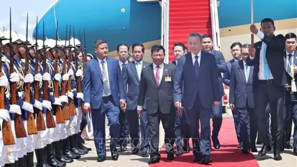 Chủ tịch nước Tô Lâm đến Phnom Penh, bắt đầu chuyến thăm cấp Nhà nước tới Vương quốc Campuchia