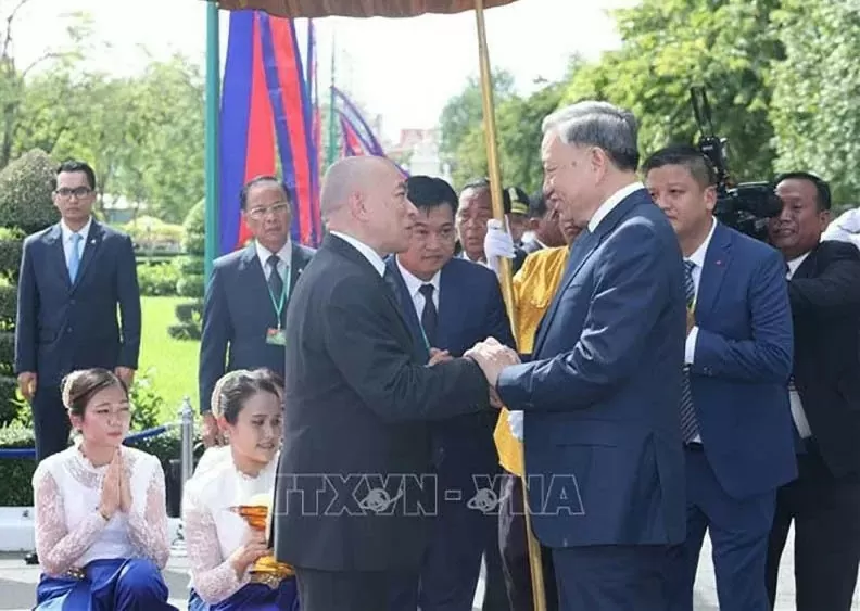 Cambodian King Norodom Sihamoni hosts welcome ceremony for President To Lam at Royal Palace in Phnom Penh