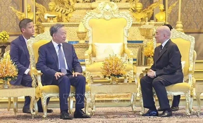 Cambodian King Norodom Sihamoni hosts welcome ceremony for President To Lam at Royal Palace in Phnom Penh