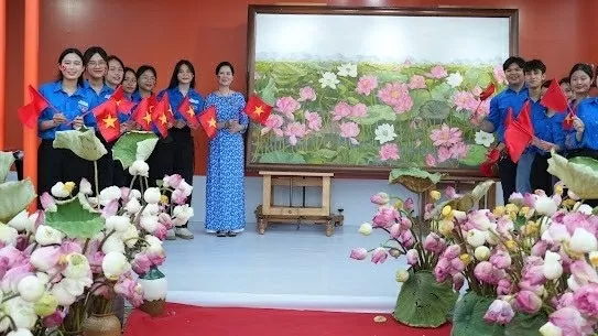 Hanoi Lotus Festival 2024 displays lotus still-life painting namely 'Lotus Serene Pure Land'