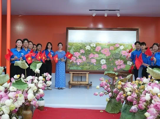 Hanoi Lotus Festival 2024 displays lotus still-life painting namely 'Lotus Serene Pure Land'