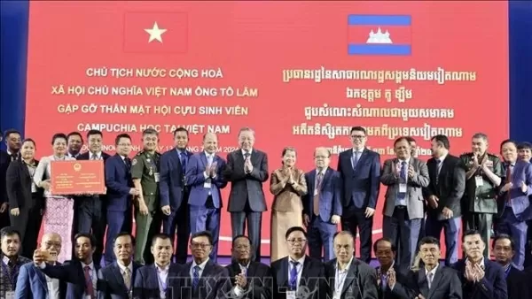 President To Lam hosts Cambodian alumni in Vietnam