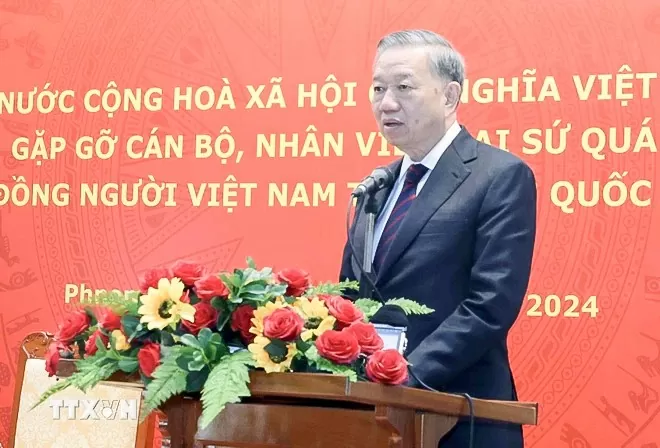 Chủ tịch nước Tô Lâm thăm Đại sứ quán và gặp mặt cộng đồng người Việt tại Campuchia Chủ tịch nước Tô Lâm thăm Đại sứ quán và gặp mặt cộng đồng người Việt tại Campuchia