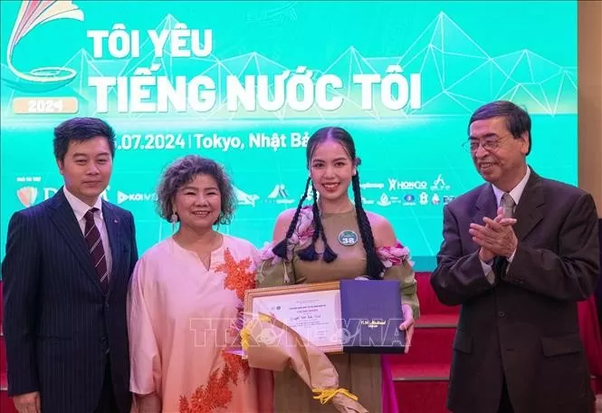Ban tổ chức trao huy chương Vàng duy nhất cho thí sinh Nguyễn Trần Bảo Trinh.Lần đầu tiên liên hoan nghệ thuật ‘Tôi yêu tiếng nước tôi’ được tổ chức tại Nhật Bản