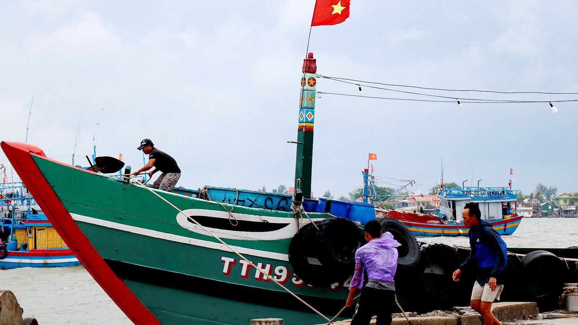 thua thien hue cam tuyet doi tau thuyen ra khoi tu chieu nay ngay 147