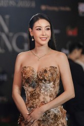 Không thể rời mắt trước sắc vóc trẻ trung, gợi cảm của Hoa hậu Hà Kiều Anh