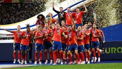 Vô địch cùng tuyển Tây Ban Nha, Rodri gây bất ngờ với danh hiệu Cầu thủ xuất sắc nhất EURO 2024