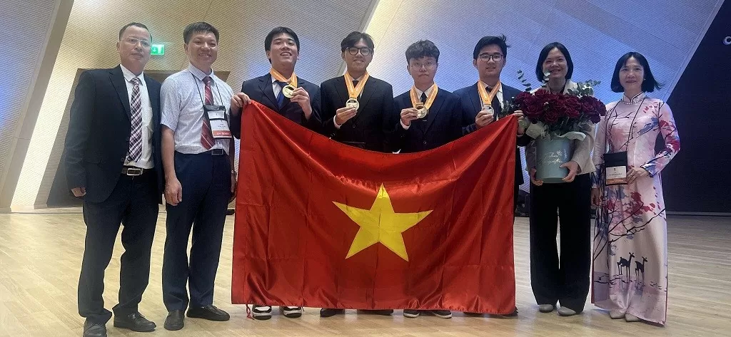 Học sinh Việt Nam đạt thành tích xuất sắc tại cuộc thi IBO lần thứ 35 tại Kazakhstan