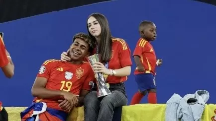 Vô địch EURO 2024, Lamine Yamal chính thức công khai bạn gái là sinh viên