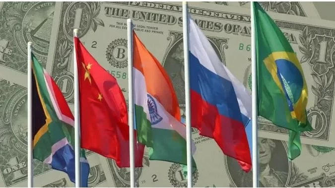 BRICS ‘nhấn ga’ tái thiết hệ thống tài chính toàn cầu, đẩy nhanh phi USD hóa, SWIFT lung lay, giá vàng lên 150.000 USD/ounce