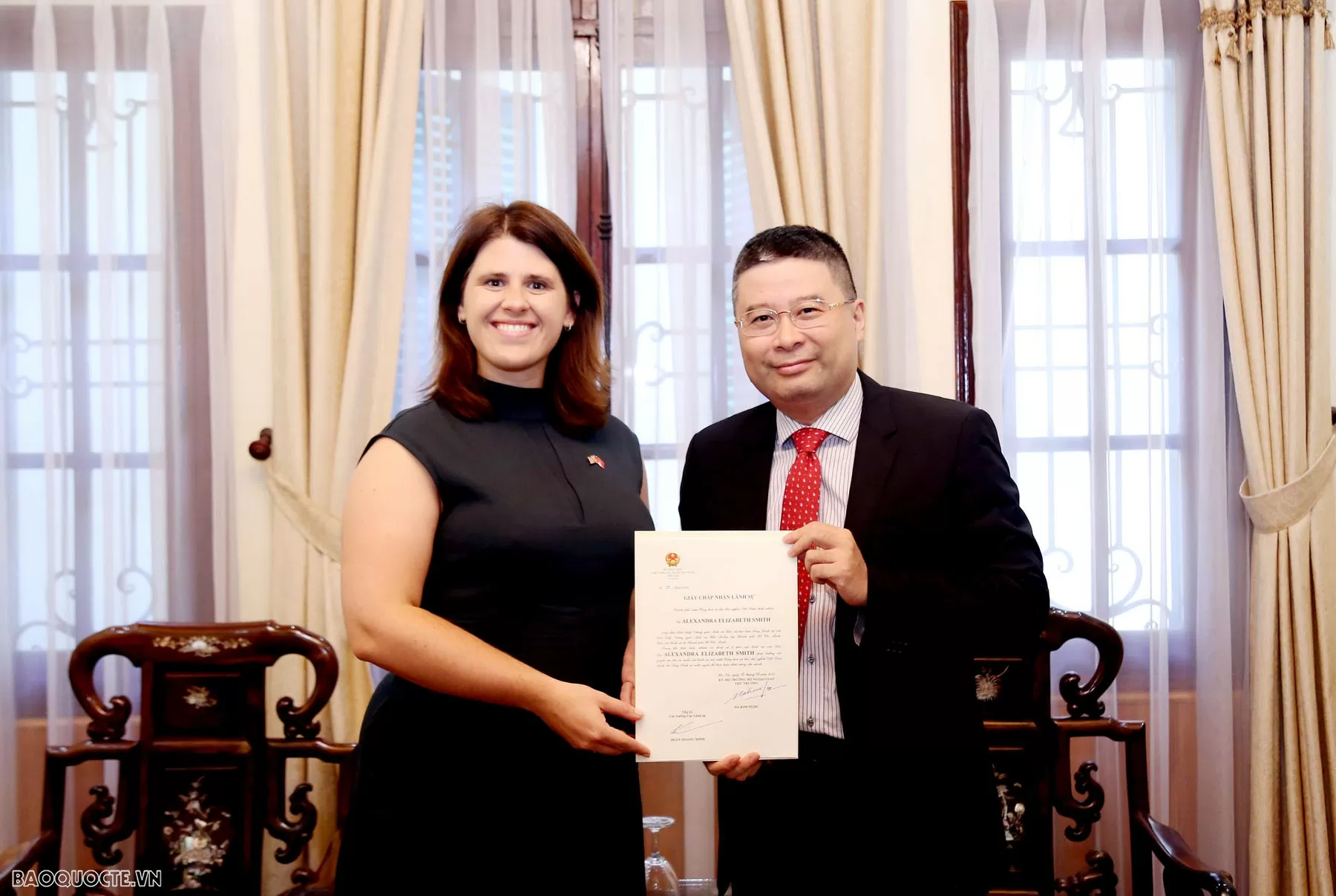 Bộ Ngoại giao trao giấy chấp nhận lãnh sự cho Tổng Lãnh sự của Liên hiệp Vương quốc Anh và Bắc Ireland tại Thành phố Hồ Chí Minh