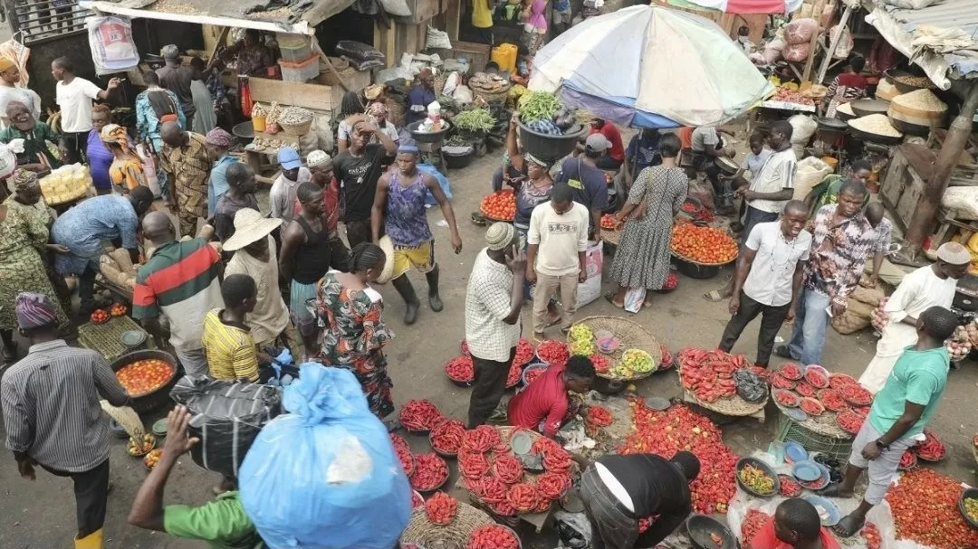 Đối mặt với khủng hoảng tồi tệ nhất nhiều thập niên, Nigeria có thể mất ngôi vị nền kinh tế hàng đầu châu Phi