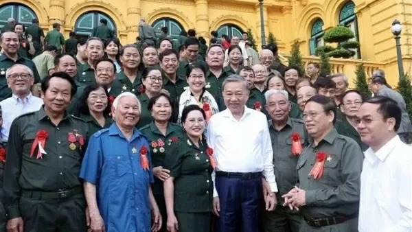 President To Lam receives former Youth Volunteers hailing as source of national pride