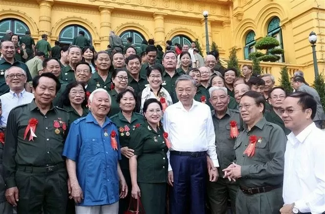 President To Lam receives former Youth Volunteers hailing as source of national pride