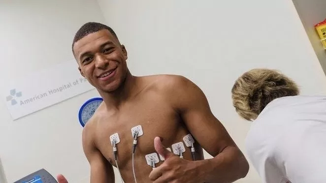 Kylian Mbappe hoàn tất kiểm tra y tế trước lễ ra mắt hoành tráng tại Real Madrid