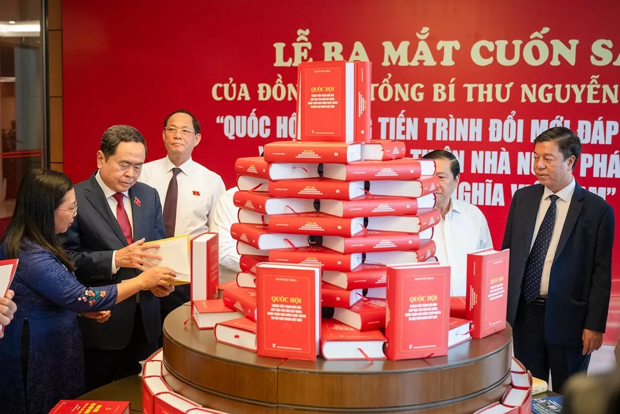 Lễ ra mắt cuốn sách Quốc hội trong tiến trình đổi mới của đồng chí Tổng Bí thư Nguyễn Phú Trọng Lễ ra mắt cuốn sách Quốc hội trong tiến trình đổi mới của đồng chí Tổng Bí thư Nguyễn Phú Trọng