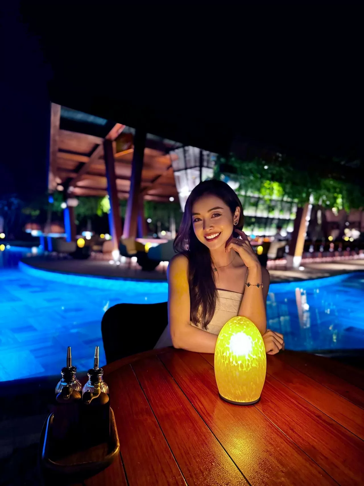Jennifer Phạm mặc gì khi đi chơi?