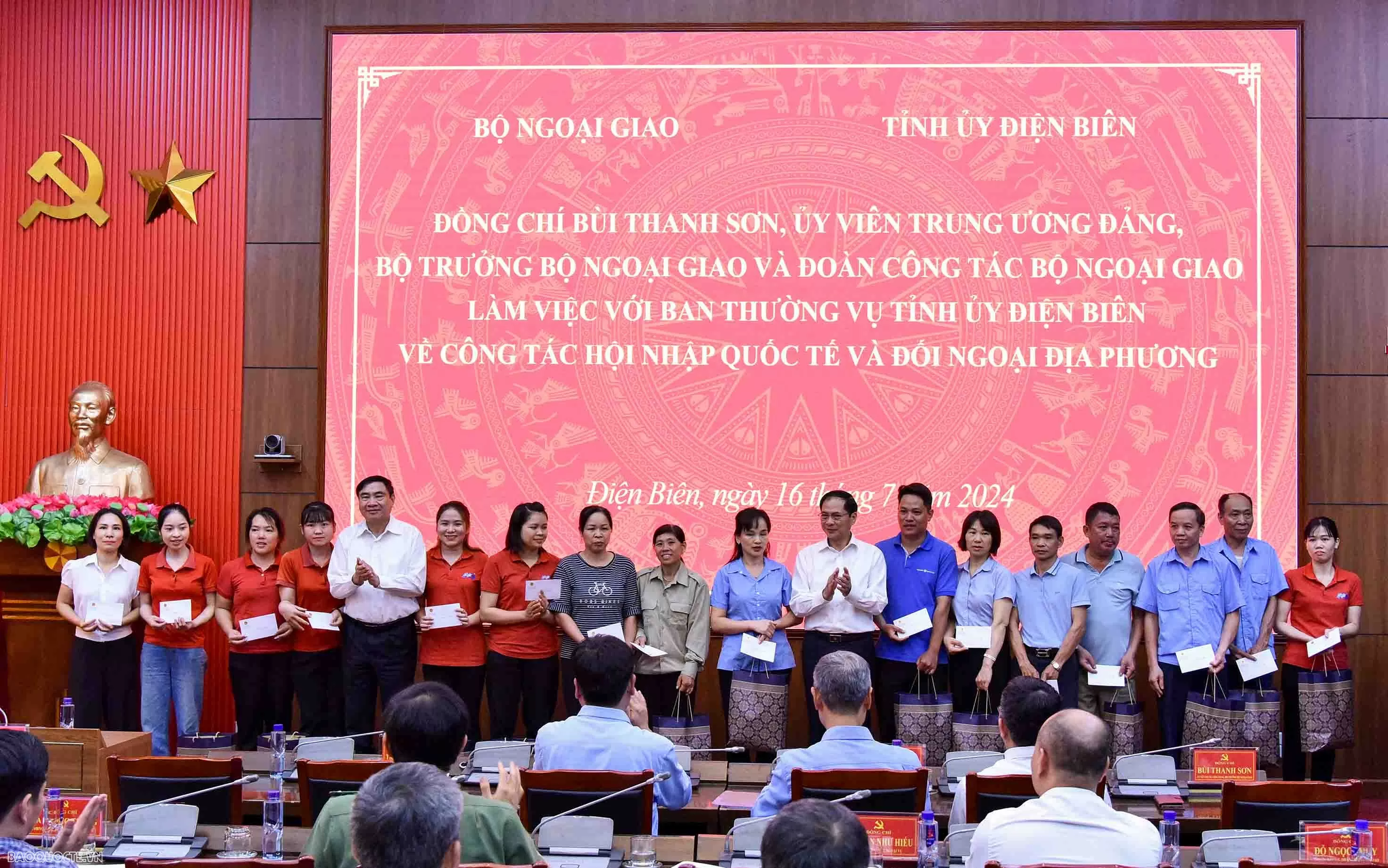 Bộ trưởng Ngoại giao Bùi Thanh Sơn thăm và làm việc tại tỉnh Điện Biên