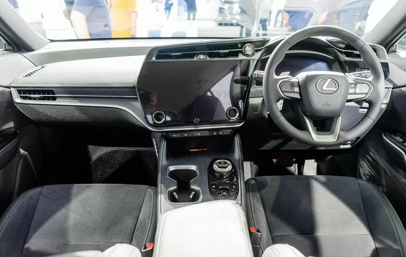 Cận cảnh xe điện Lexus RZ 450e vừa ra mắt tại Malaysia, giá 2,2 tỷ đồng