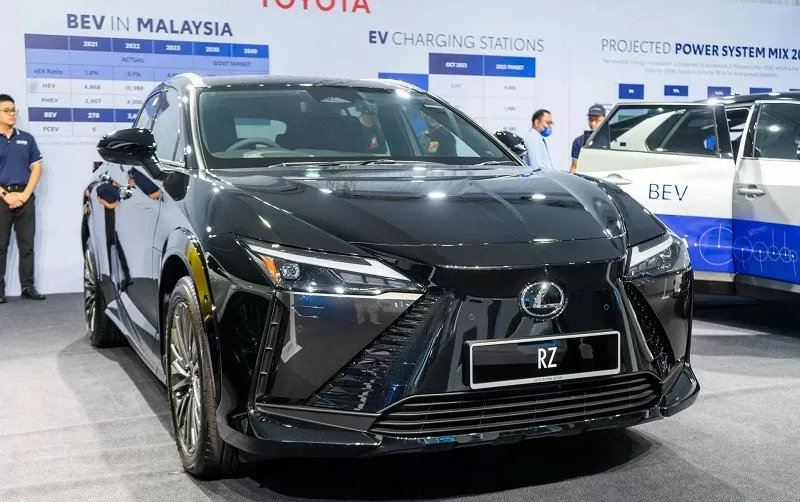 Cận cảnh xe điện Lexus RZ 450e vừa ra mắt tại Malaysia, giá 2,2 tỷ đồng