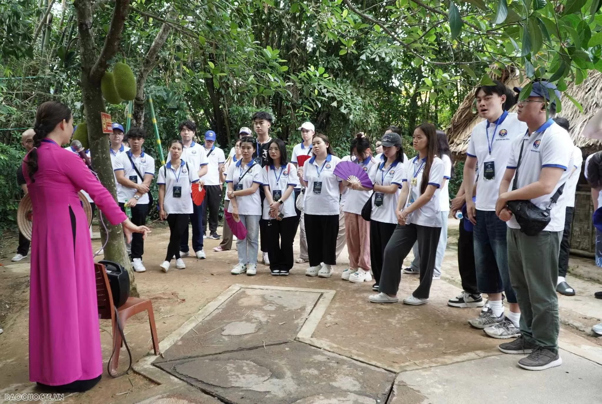 Trại hè Việt Nam 2024: Kiều bào trẻ tham quan nơi lưu giữ những kỷ vật đặc biệt về Chủ tịch Hồ Chí Minh