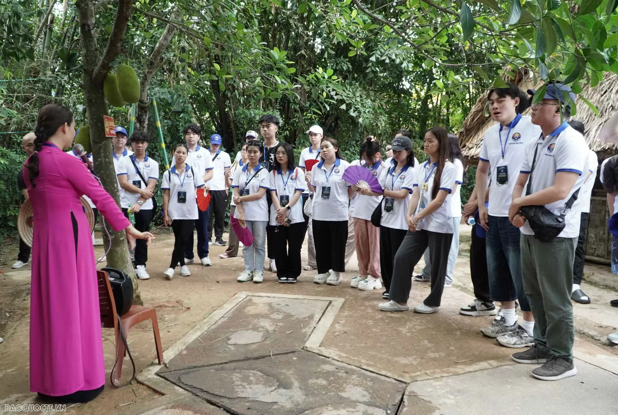 Trại hè Việt Nam 2024: Kiều bào trẻ tham quan nơi lưu giữ những kỷ vật đặc biệt về Chủ tịch Hồ Chí Minh Trại hè Việt Nam 2024: Kiều bào trẻ tham quan nơi lưu giữ những kỷ vật đặc biệt về Chủ tịch Hồ Chí Minh