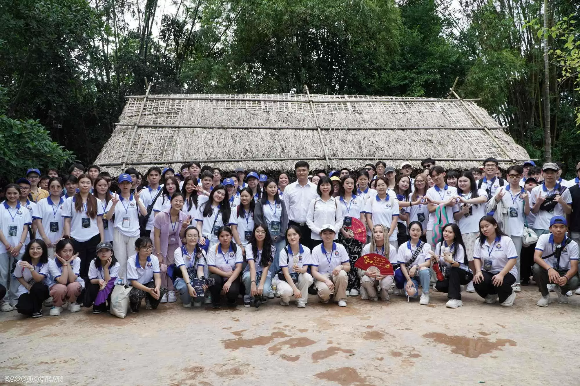Trại hè Việt Nam 2024: Kiều bào trẻ tham quan nơi lưu giữ những kỷ vật đặc biệt về Chủ tịch Hồ Chí Minh Trại hè Việt Nam 2024: Kiều bào trẻ tham quan nơi lưu giữ những kỷ vật đặc biệt về Chủ tịch Hồ Chí Minh