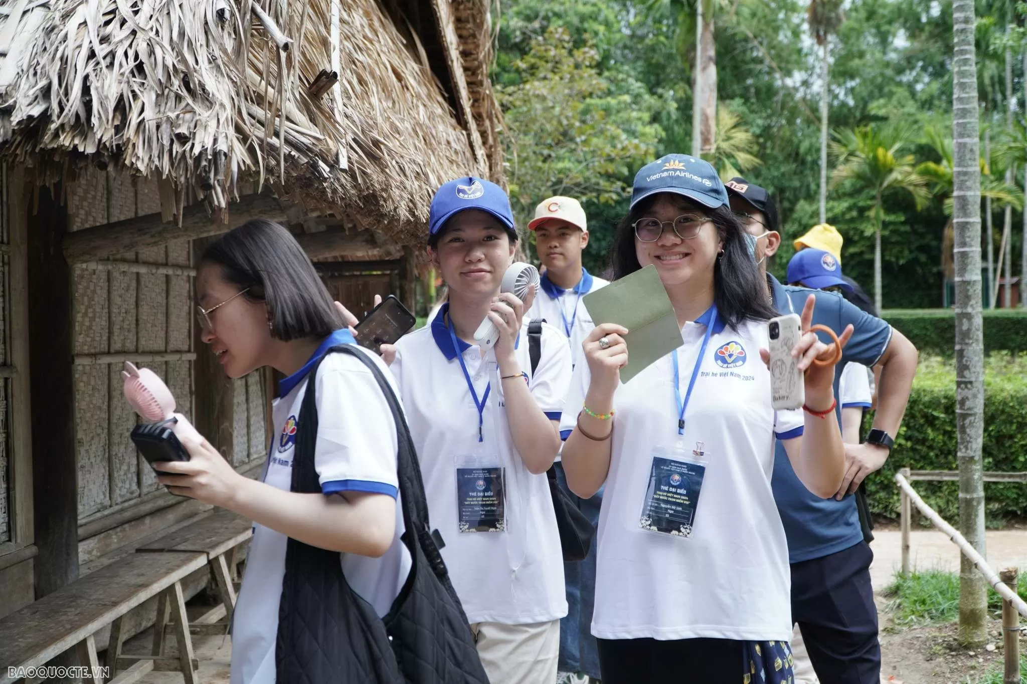 Trại hè Việt Nam 2024: Kiều bào trẻ tham quan nơi lưu giữ những kỷ vật đặc biệt về Chủ tịch Hồ Chí Minh