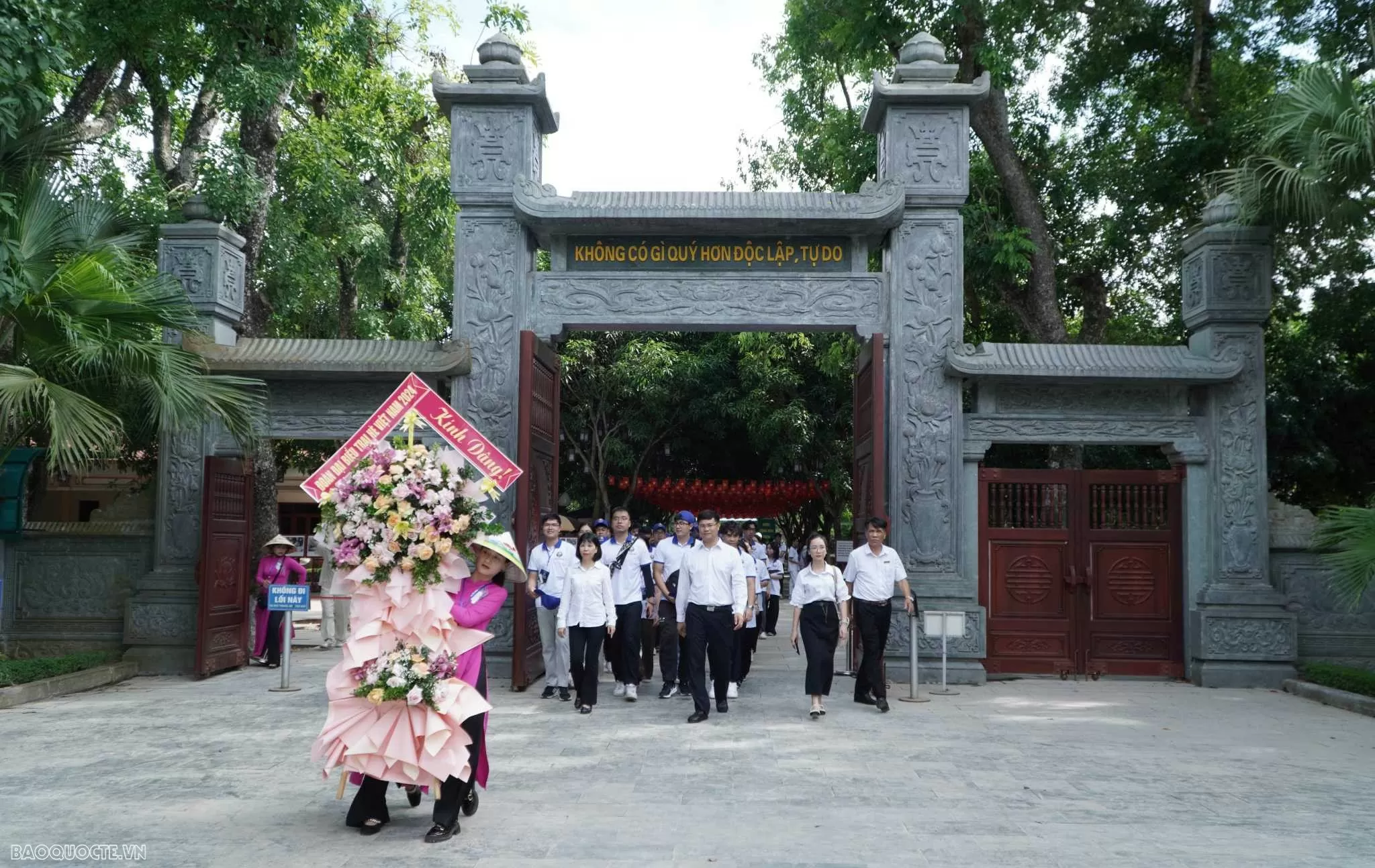 Trại hè Việt Nam 2024: Kiều bào trẻ tham quan nơi lưu giữ những kỷ vật đặc biệt về Chủ tịch Hồ Chí Minh