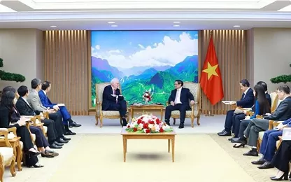 Prime Minister receives experts of Fulbright University Vietnam