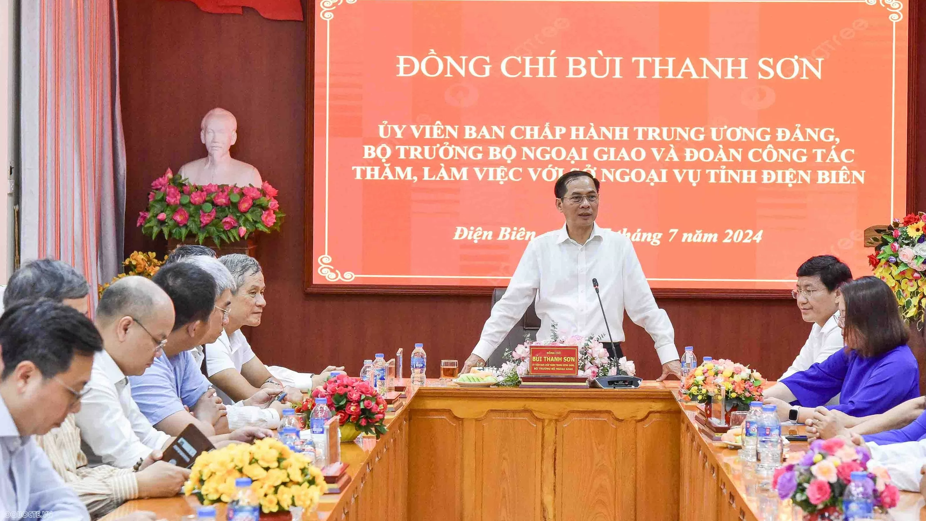 Bộ trưởng Ngoại giao Bùi Thanh Sơn làm việc với Sở Ngoại vụ tỉnh Điện Biên