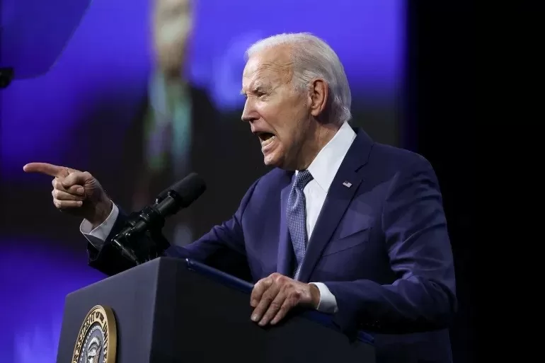 Tổng thống Mỹ Joe Biden mắc Covid-19, lần đầu tiên úp mở về khả năng cân nhắc lại việc chạy đua vào Nhà Trắng. (Nguồn: Reuters)