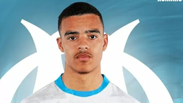 Mason Greenwood được CĐV Marseille chào đón nồng nhiệt tại sân bay