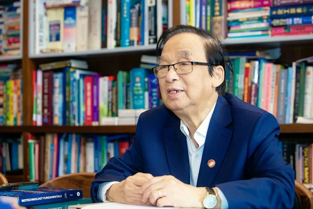 GS. Nguyễn Lân Dũng: Các bạn trẻ hãy tự tạo cơ hội cho chính mình GS. Nguyễn Lân Dũng: Các bạn trẻ hãy tự tạo cơ hội cho chính mình
