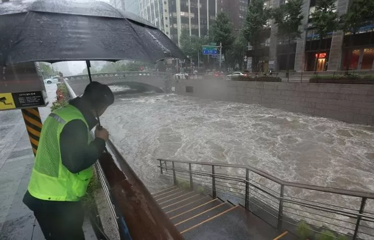 Hàn Quốc nỗ lực giảm thiểu tác hại của mưa lớn diện rộng kéo dài