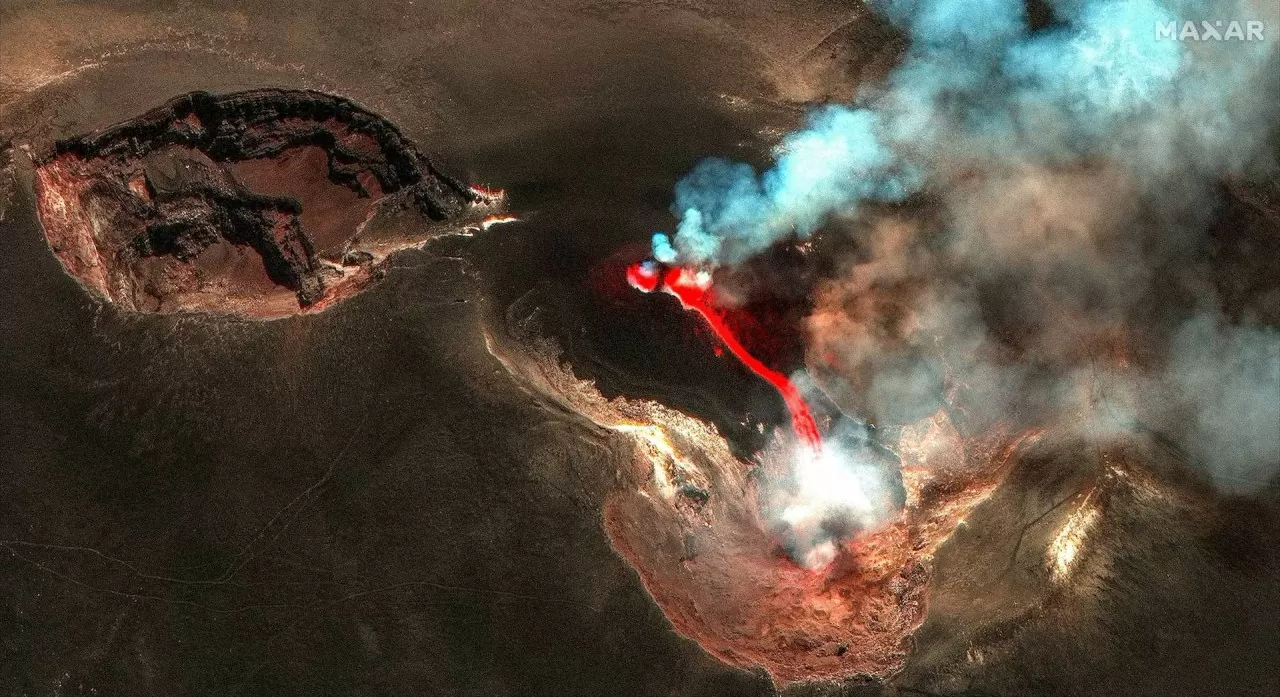 Italy: Dòng dung nham phun trào như cảnh địa ngục tại núi lửa Etna