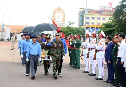 Long An welcomes 130 fallen heroes back home from Cambodia