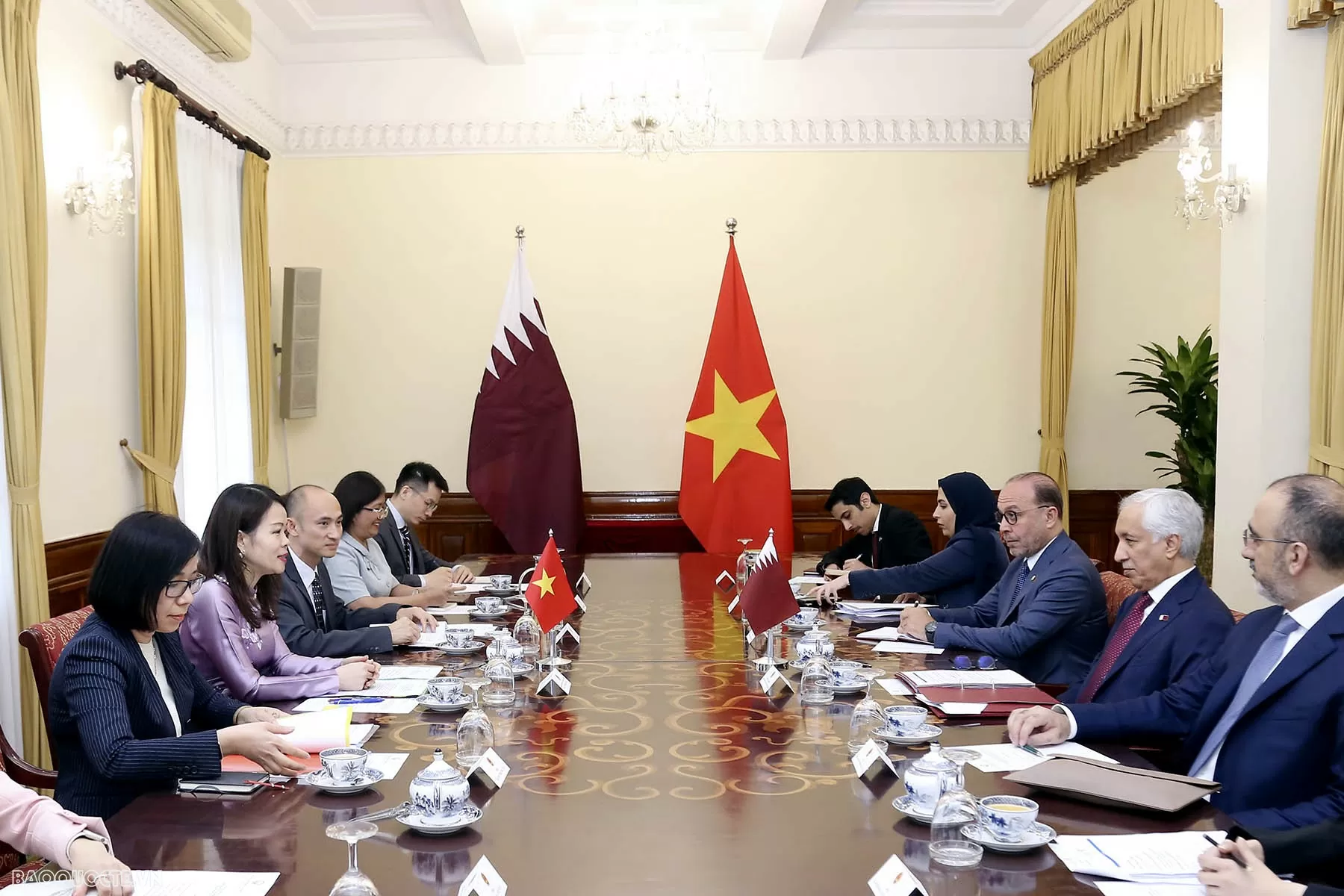 FM Bui Thanh Son receives Qatari Minister of State, lauding outcomes of political consultation