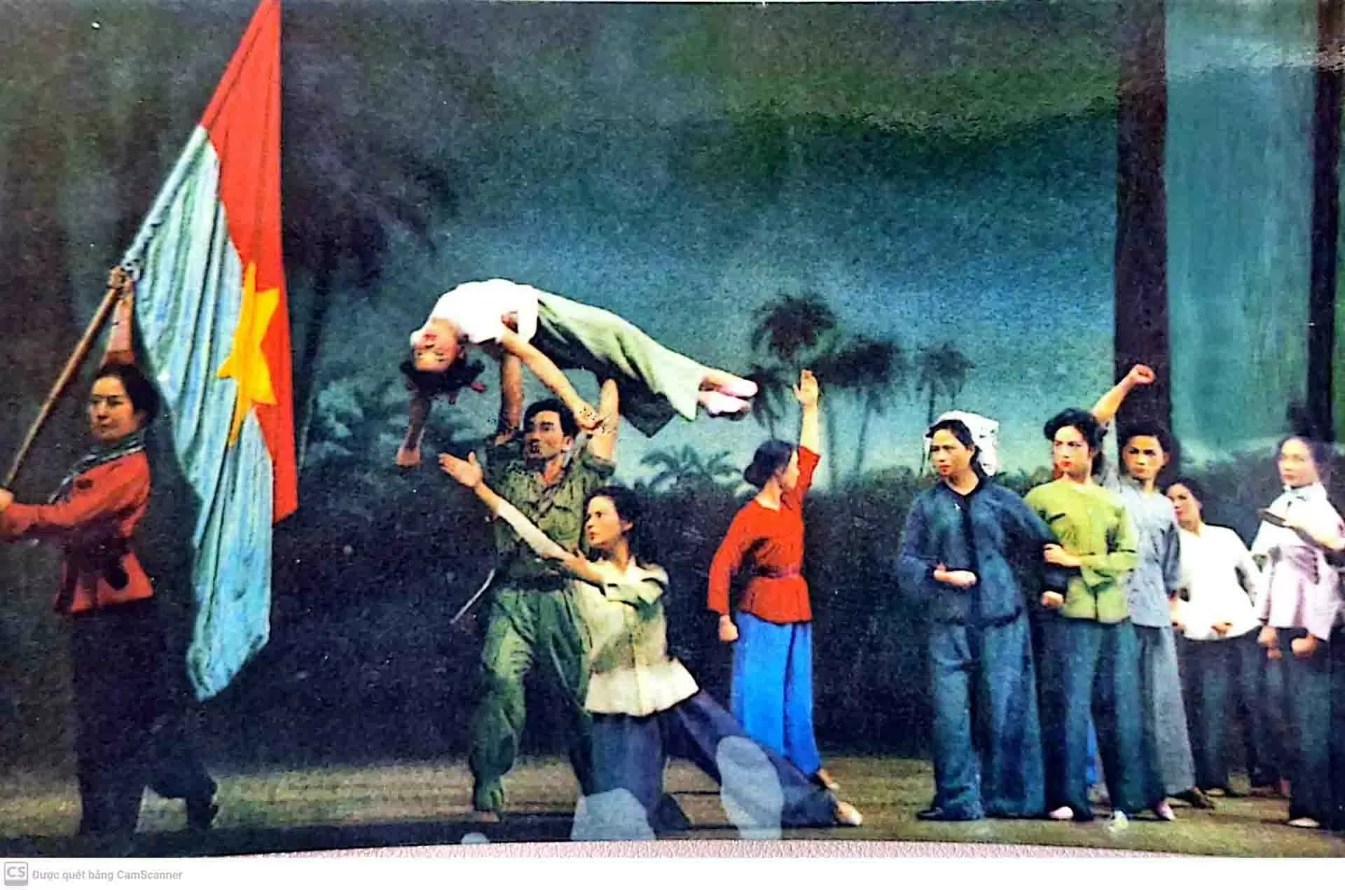 NSƯT Nguyễn Như Bình biểu diễn tác phẩm “Theo cờ giải phóng”. (Ảnh: NVCC)