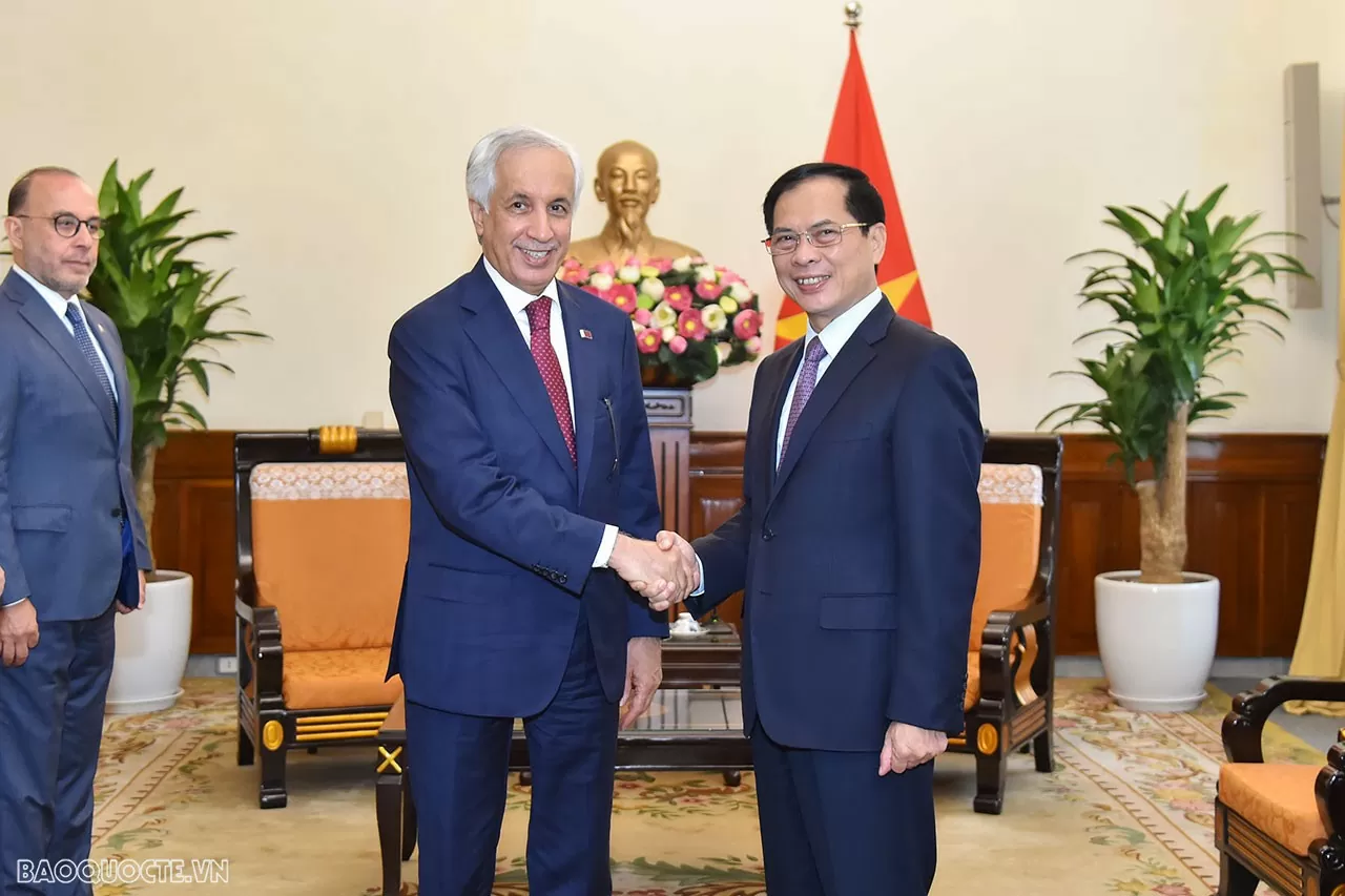 FM Bui Thanh Son receives Qatari Minister of State, lauding outcomes of political consultation