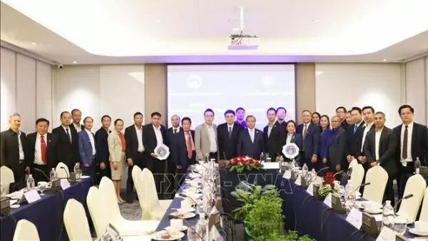 Laos-Vietnam Friendship Association members honoured