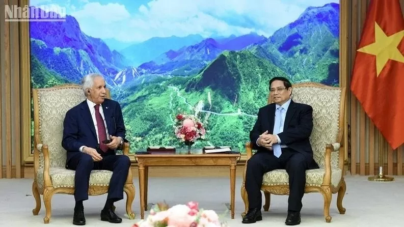 PM Pham Minh Chinh (R) and Qatari Minister of State for Foreign Affairs Soltan Bin Saad Al-Muraikhi. (Photo: NDO)