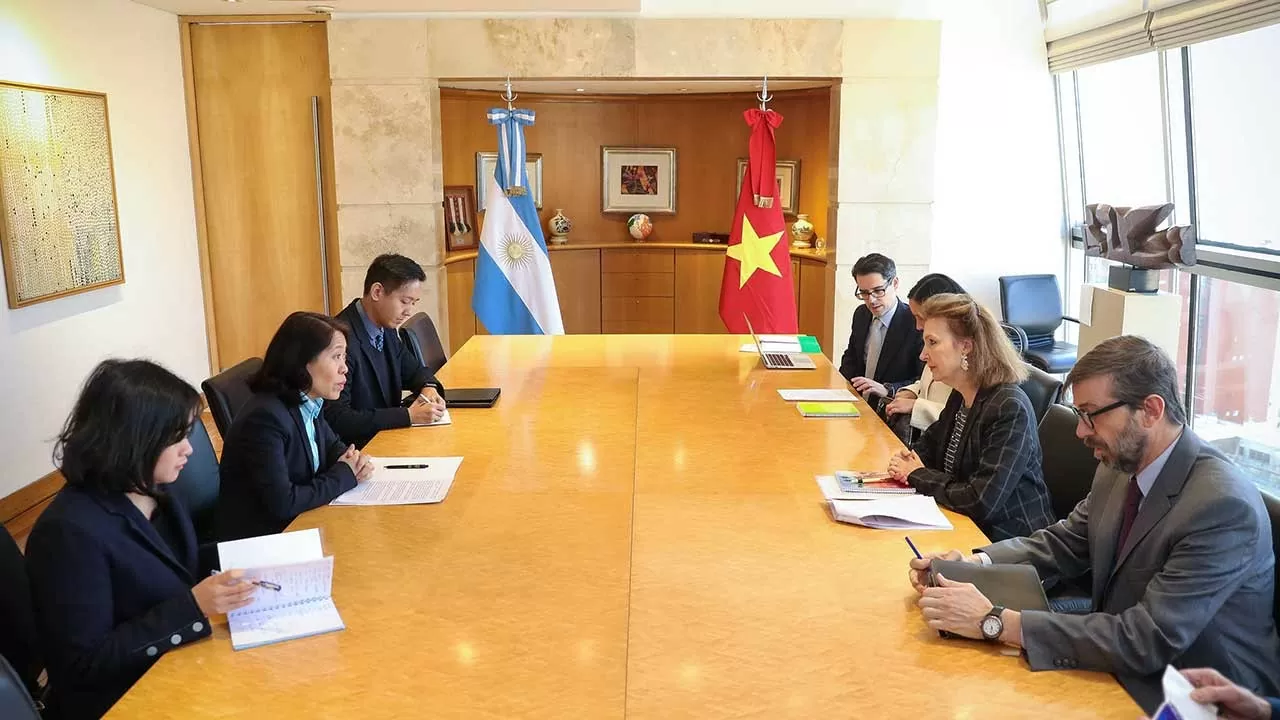 Ngày 19/7, Đại sứ Việt Nam tại Argentina Ngô Minh Nguyệt đã có buổi làm việc với Bộ trưởng Ngoại giao, Ngoại thương và Tôn giáo Argentina Diana Mondino. 