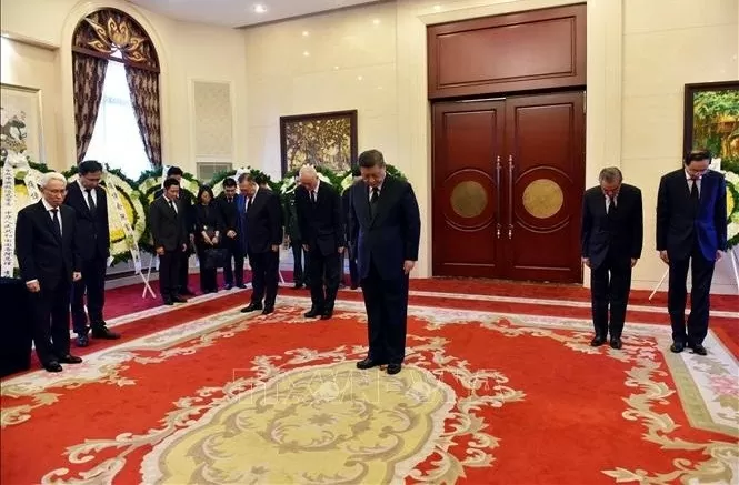 Tổng Bí thư, Chủ tịch Trung Quốc Tập Cận Bình cùng đoàn lãnh đạo cấp cao Trung Quốc viếng Tổng Bí thư Nguyễn Phú Trọng. 