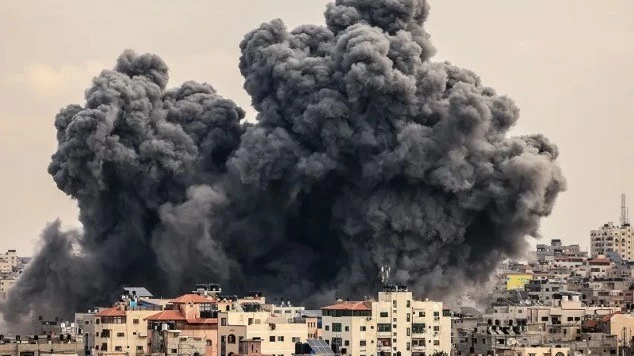 Israel-Hamas tiếp tục vênh nhau về thỏa thuận con tin, 'nói chuyện' bằng bom quy mô lớn